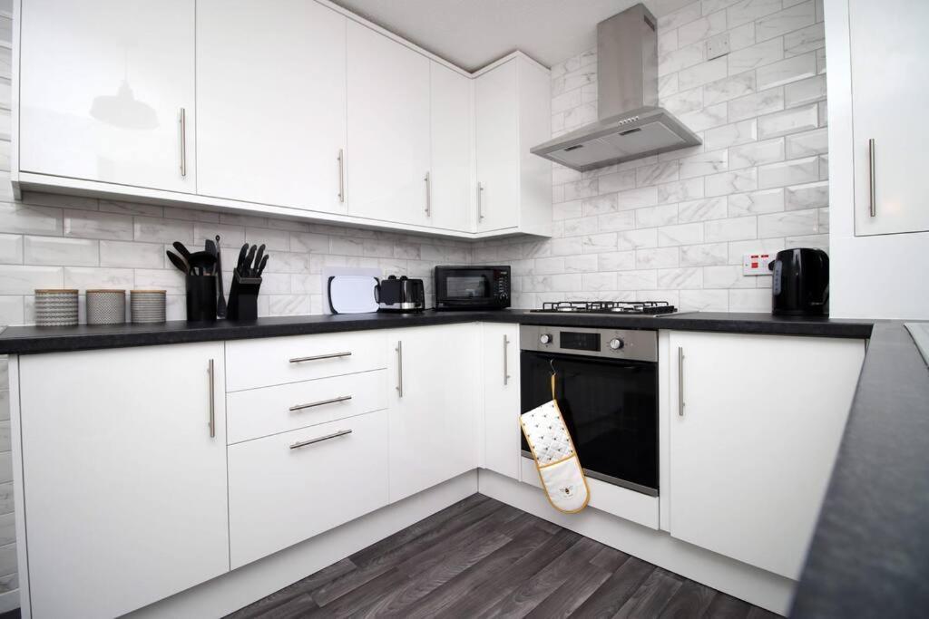 2Bedroom Home- Free Parking, Wi-Fi & Patio- Available For Long Or Short Term Bristol Luaran gambar