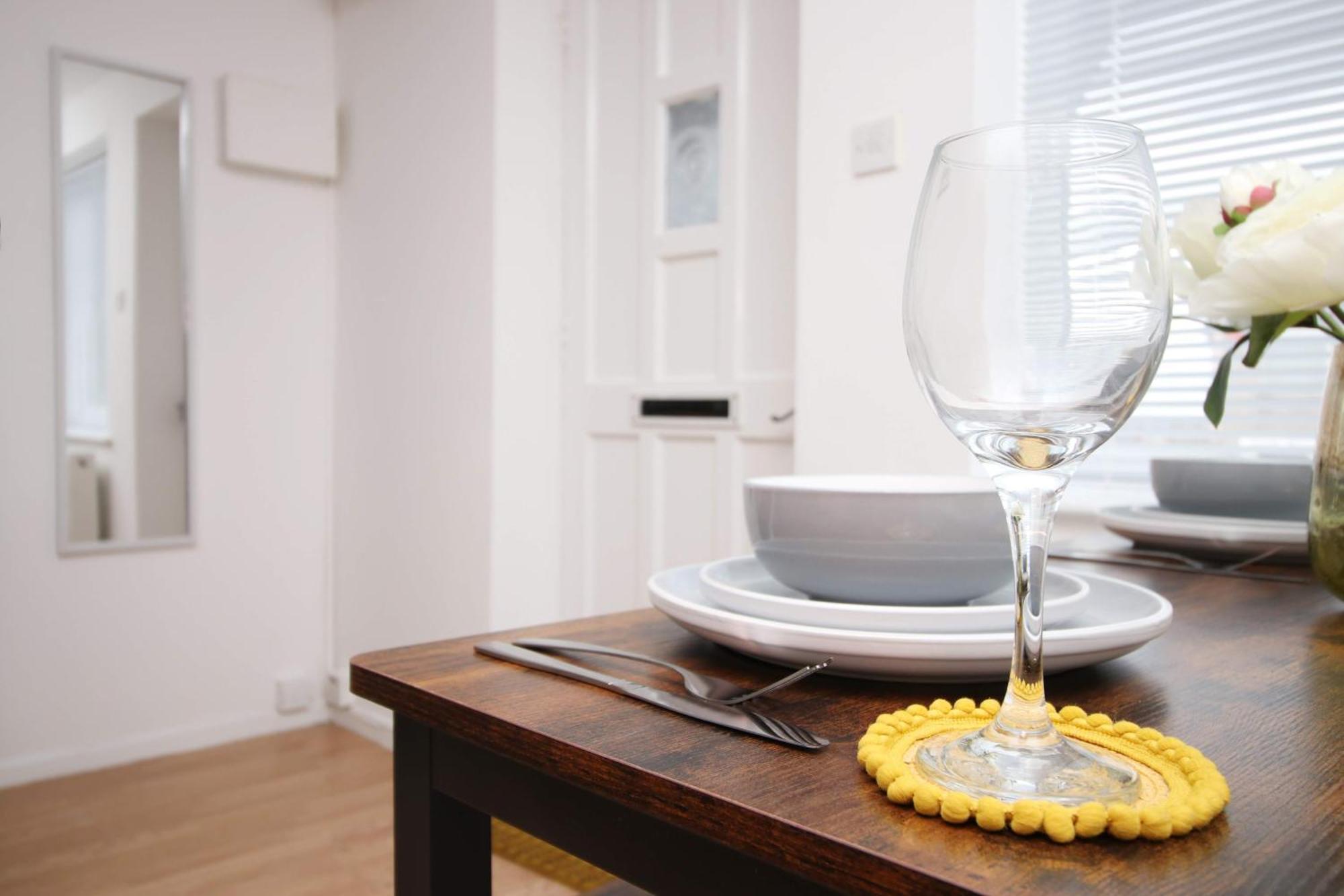 2Bedroom Home- Free Parking, Wi-Fi & Patio- Available For Long Or Short Term Bristol Luaran gambar